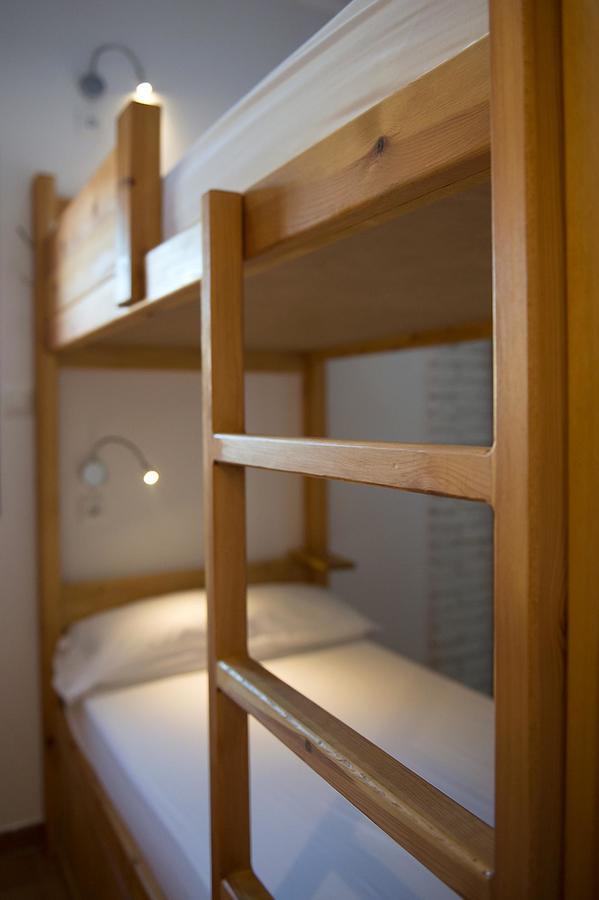 Crux Albergue Adahuesca المظهر الخارجي الصورة